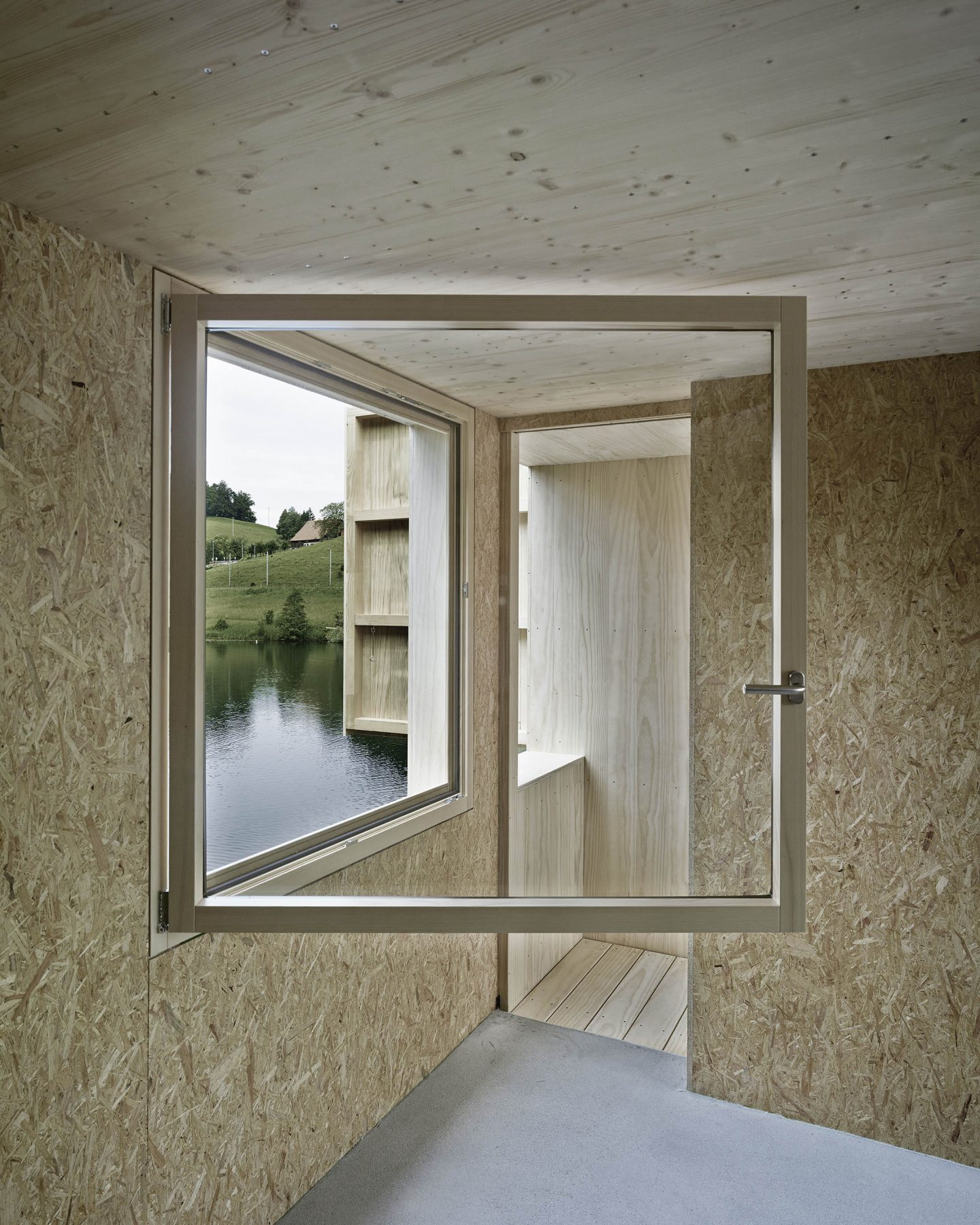 IGNANT-Architecture-TowerRotseeLake-10