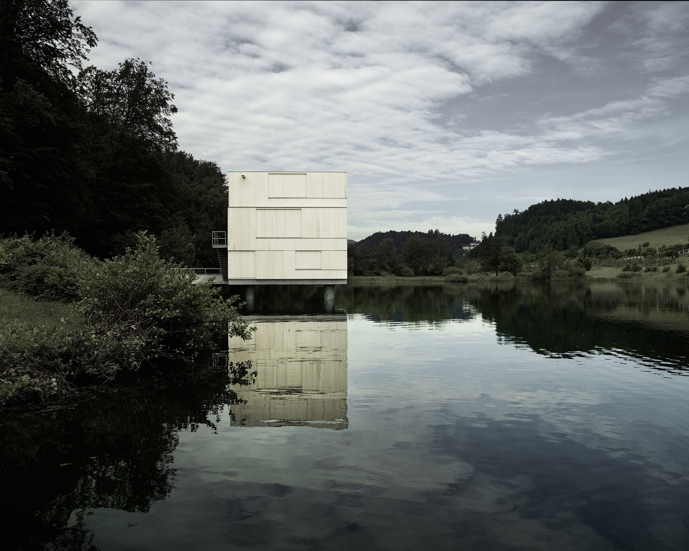 IGNANT-Architecture-TowerRotseeLake-13