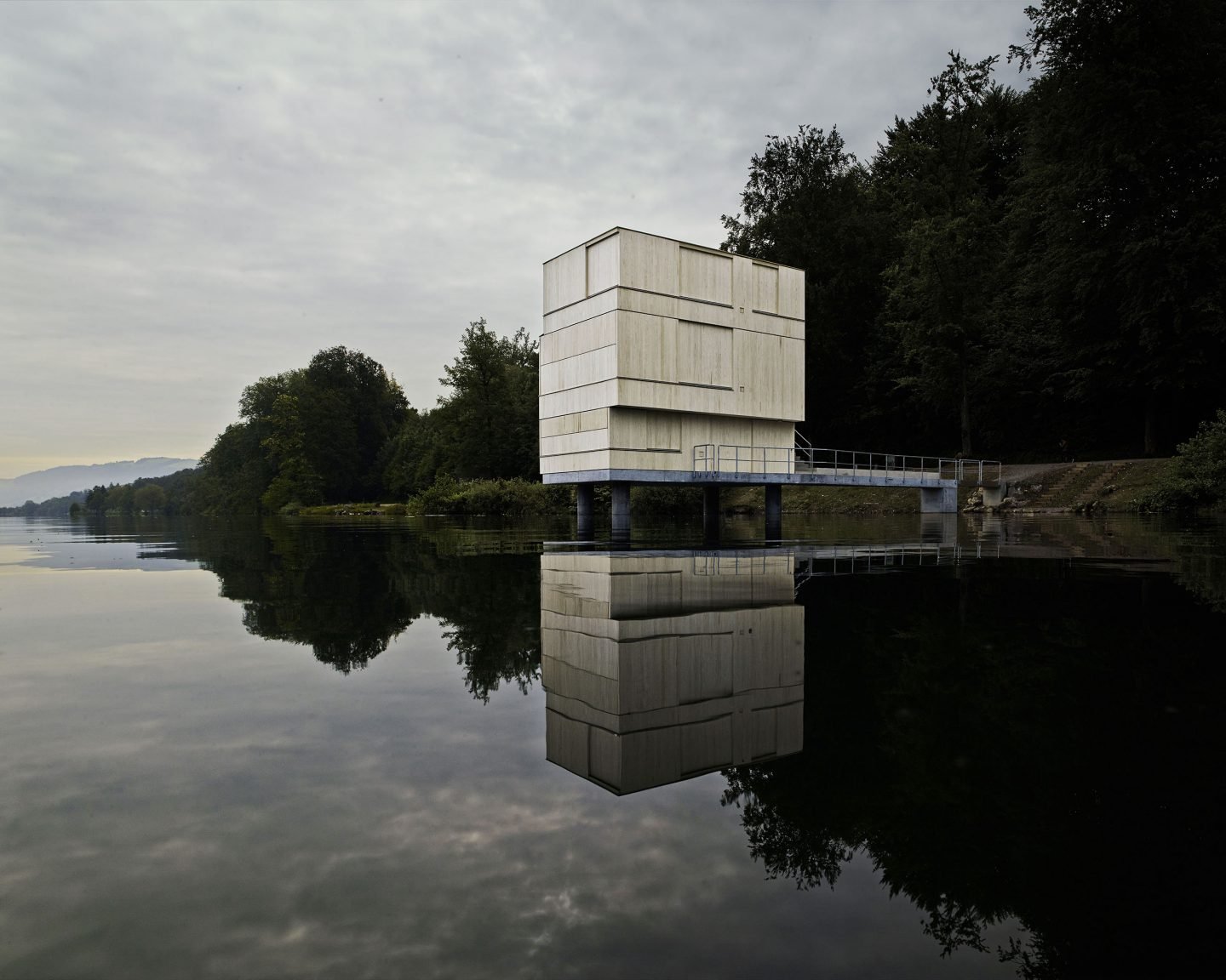 IGNANT-Architecture-TowerRotseeLake-15