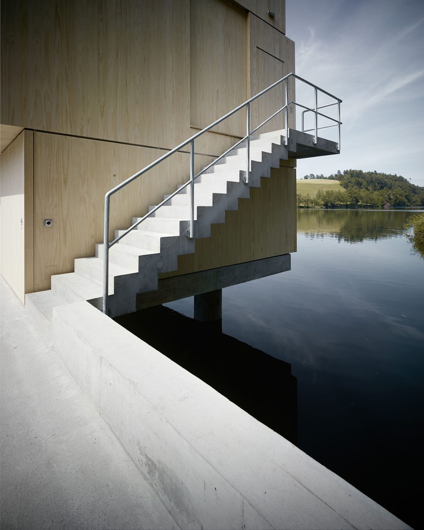 IGNANT-Architecture-TowerRotseeLake-5