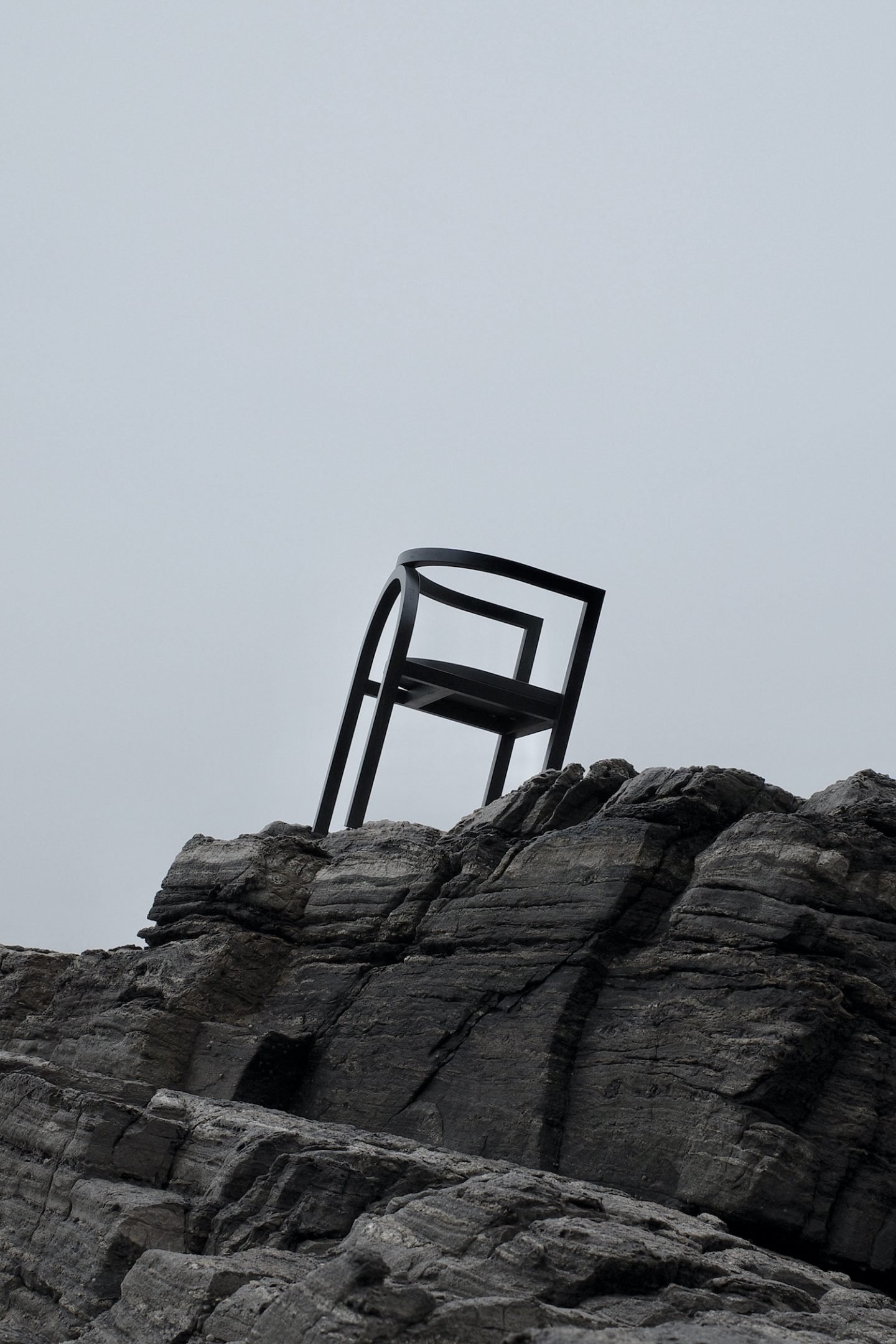 IGNANT-Design-Finder-Arch-Chair-03