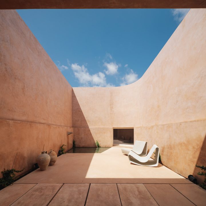 Subtly Textured, Bak Gordon Arquitectos’s Casa Azul Is Connected To Its Rural Location