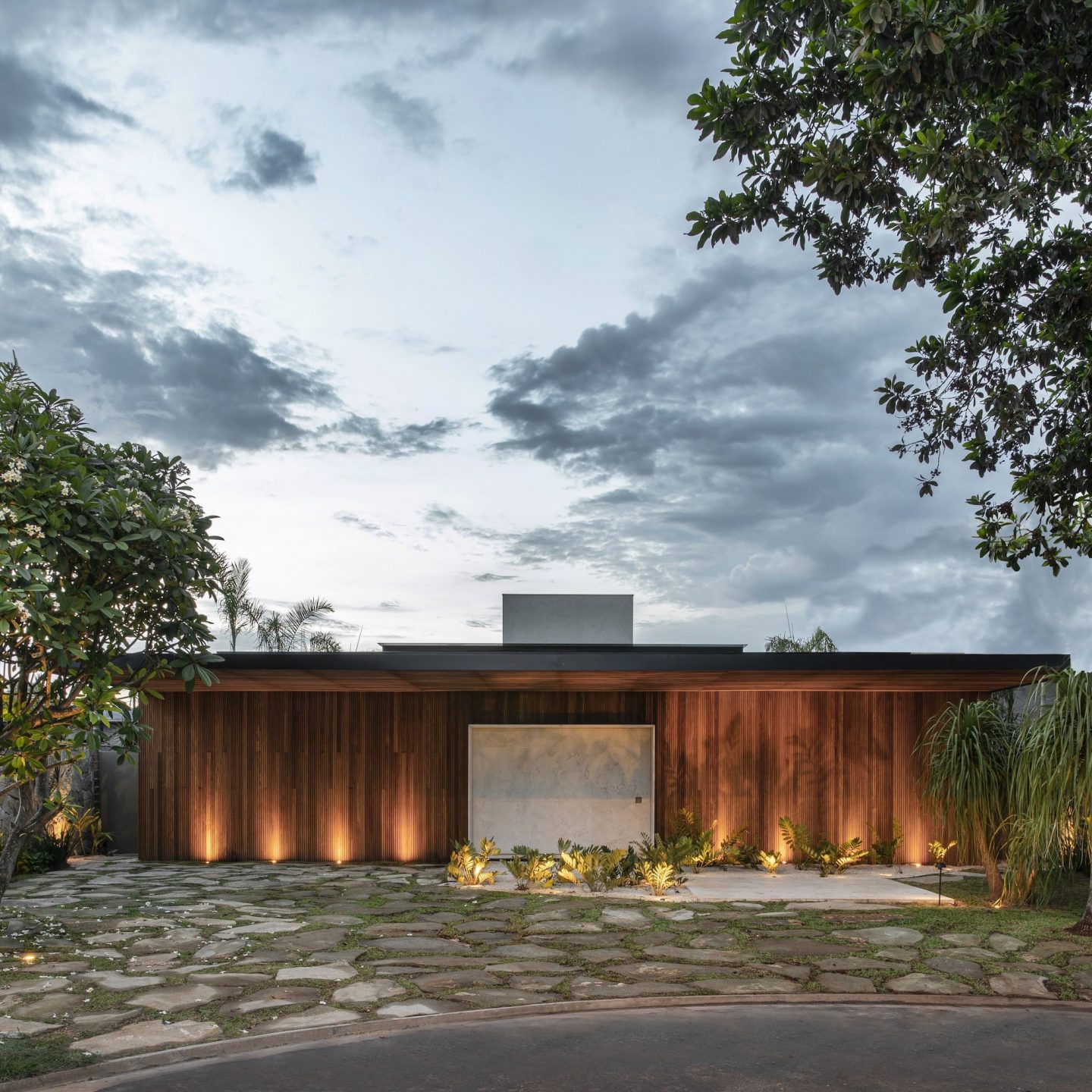 IGNANT-Architecture-MF-Arquitetos-Casa-Q04L63-01-min