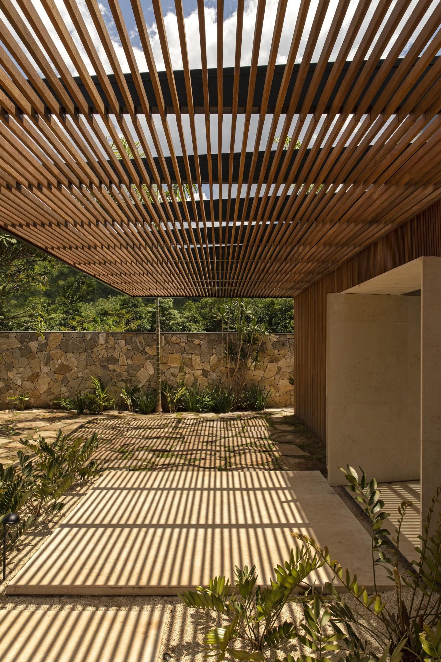 IGNANT-Architecture-MF-Arquitetos-Casa-Q04L63-03-min