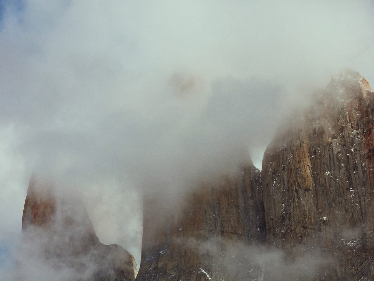 IGNANT-Photgraphy-Landscape-ToddClaree-5-TorresDelPaine-Patagonia-Chile-min