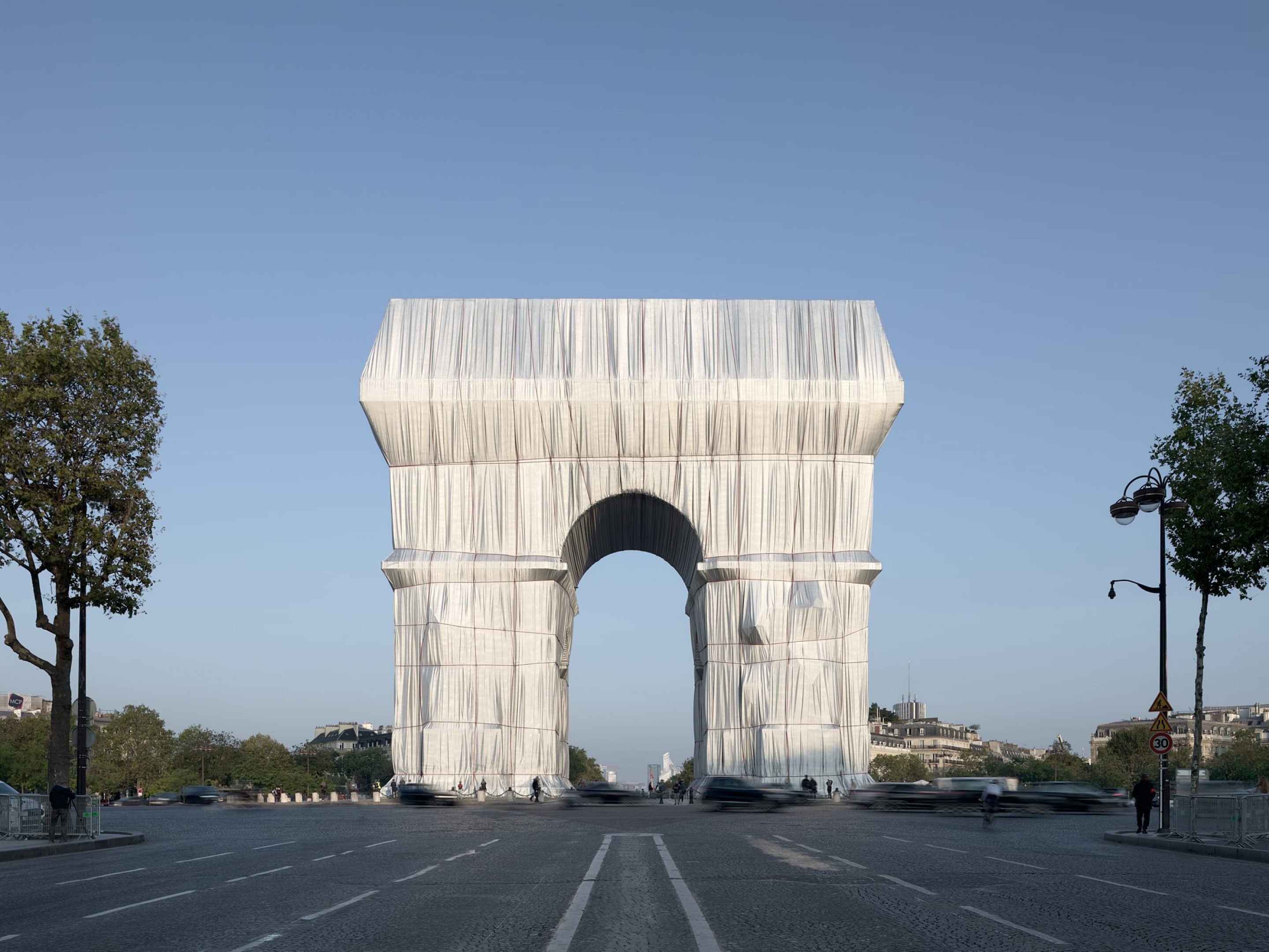 IGNANT-Photography-Arc-de-Triomphe-Yohan-Zerdoun-010