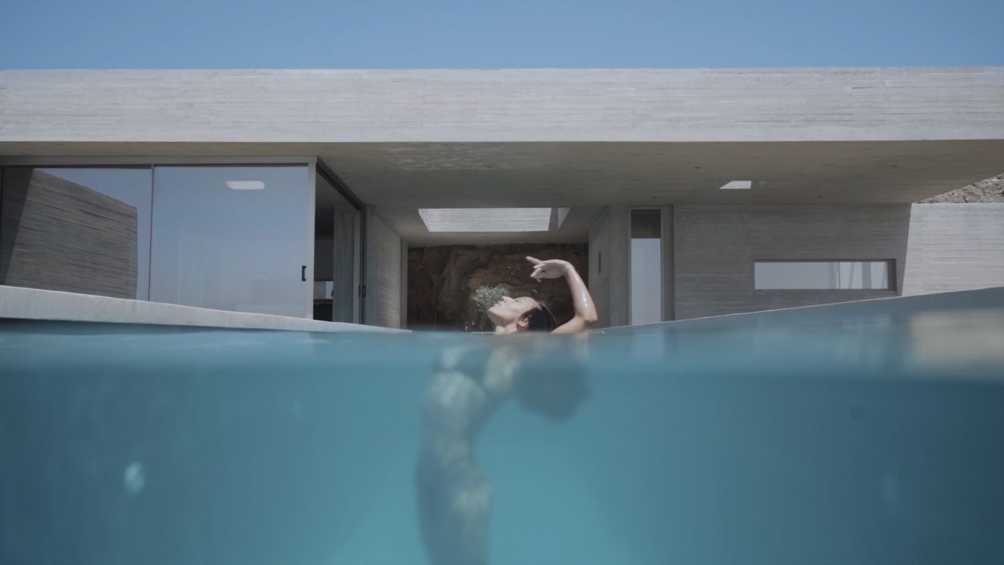 IGNANT-Video-Mariana-Bisti-Lap-Pool-House-New-06