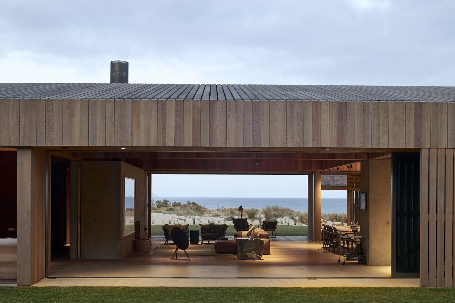 Fearon Hay’s Te Arai Beach House, A Coastal Timber Home Along The
