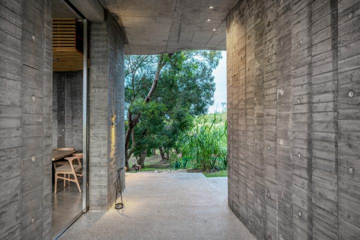 In Taiwan, The Wandering Walls By XRANGE Architects Curves Out Towards ...