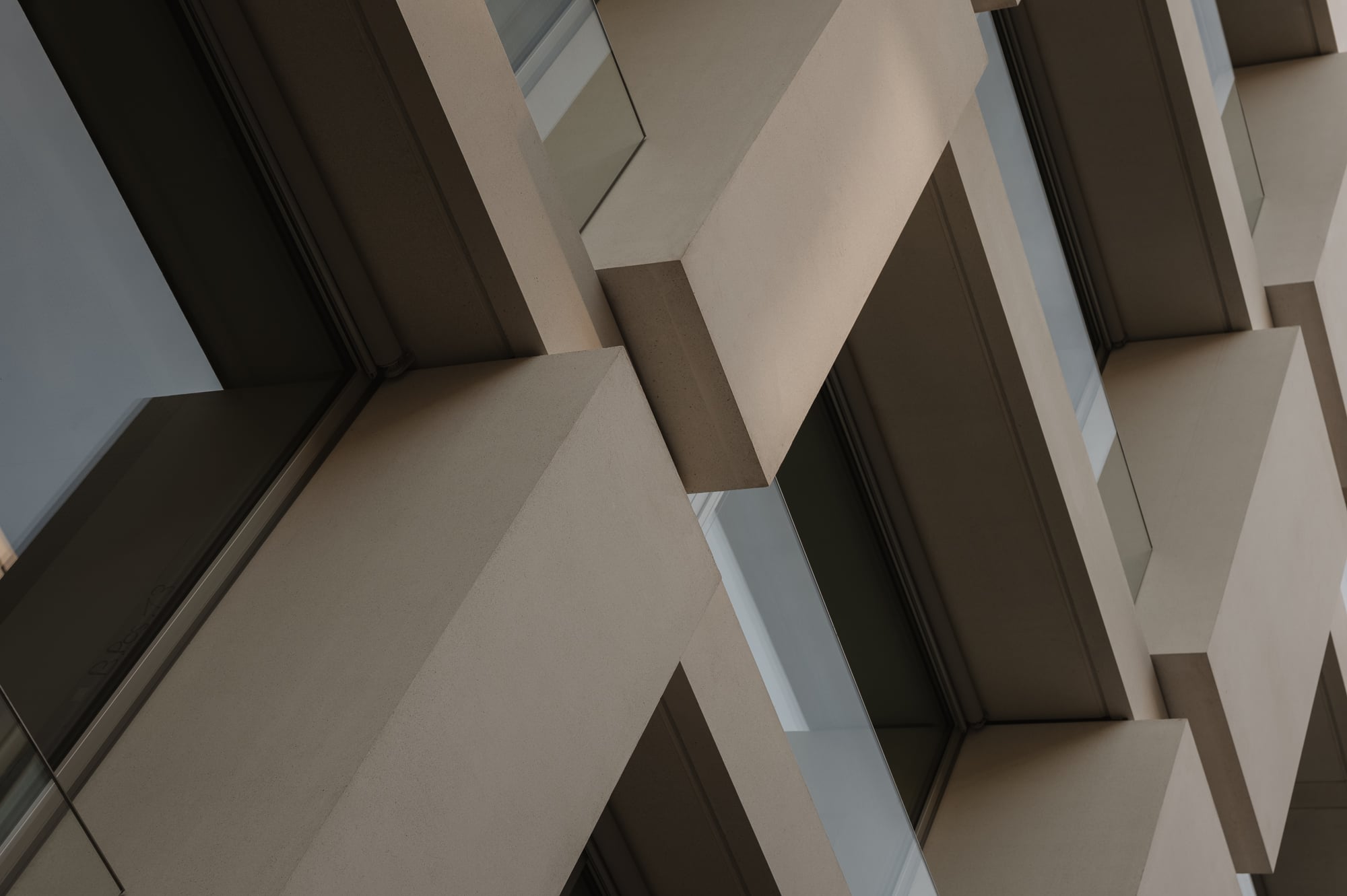 House Zafari: Studio Penzlien and Maj van der Linden Reframe Berlin Living