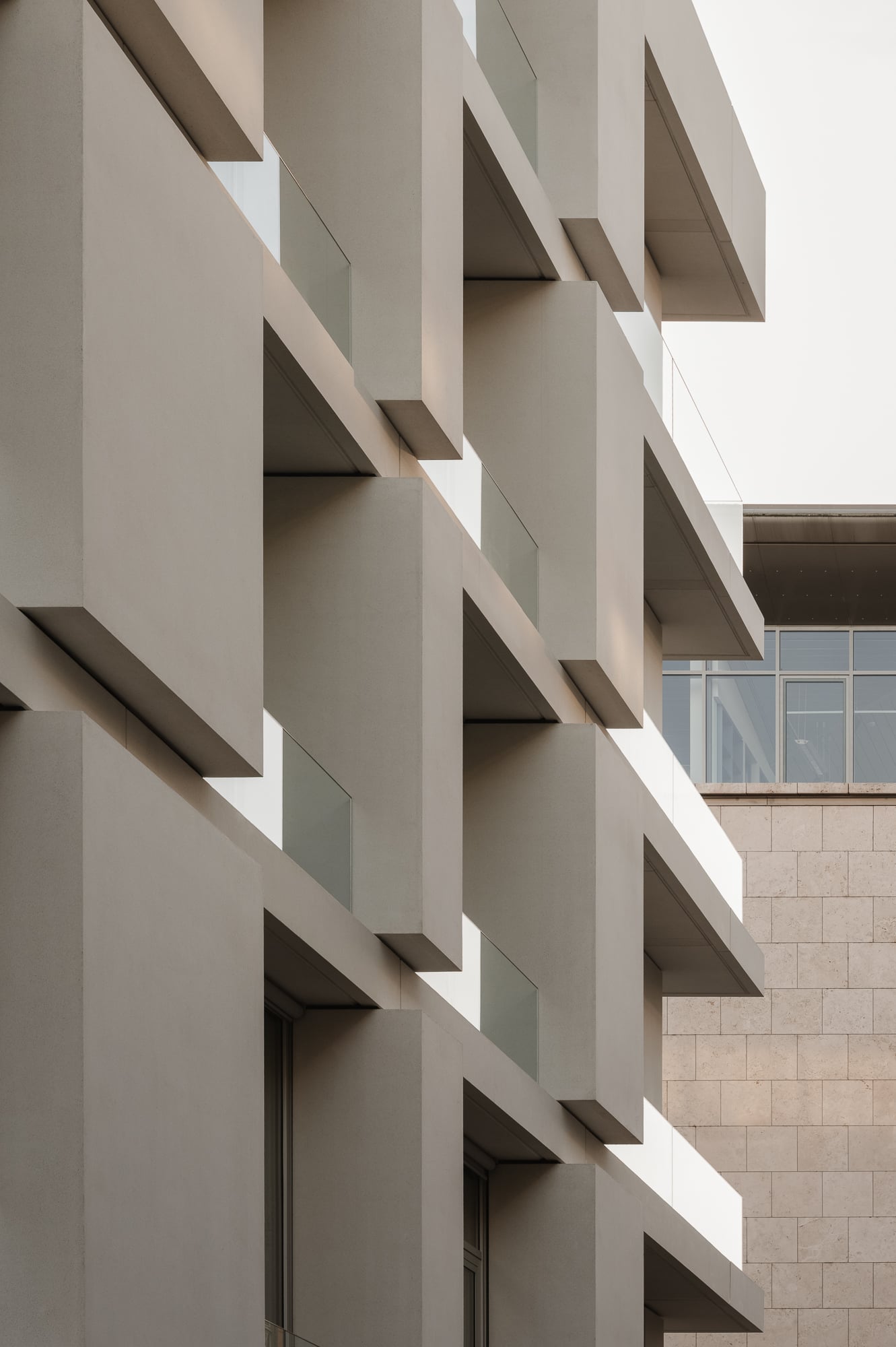 House Zafari: Studio Penzlien and Maj van der Linden Reframe Berlin Living