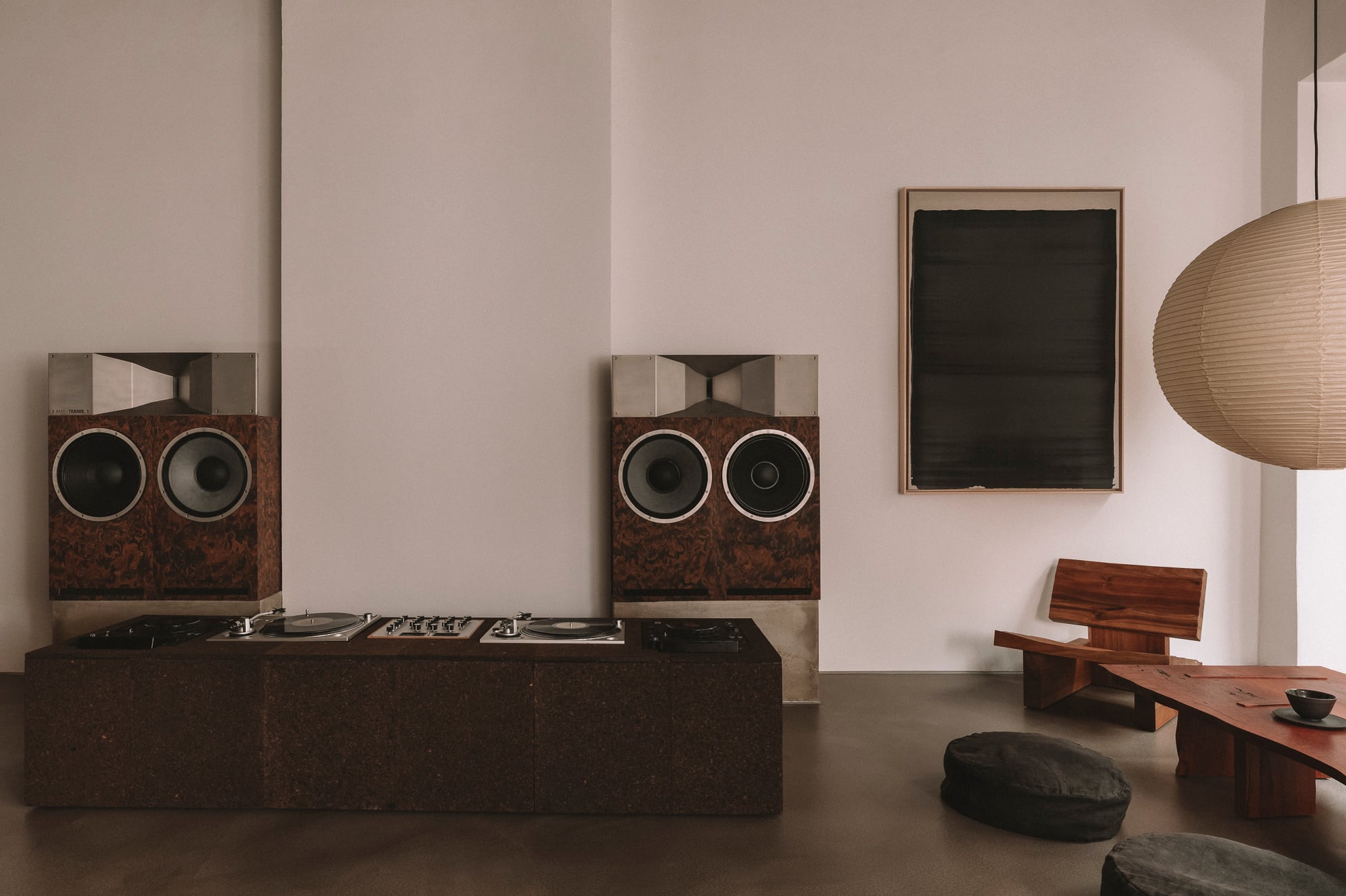 TRADER HiFi Tunes Hamburg’s Coffee Culture to a New Frequency